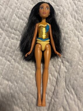 Disney Princess Pocahontas Hasbro Royal Shimmer Fashion Doll Molded Top